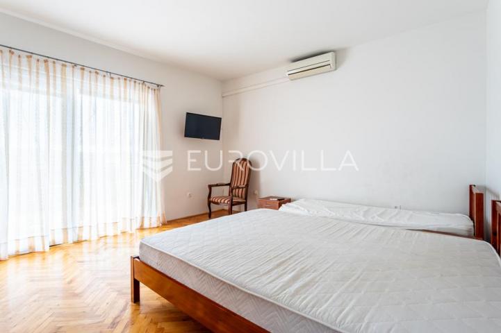 Omiš, Duće, prostrani dvosoban stan, 95,20 m²