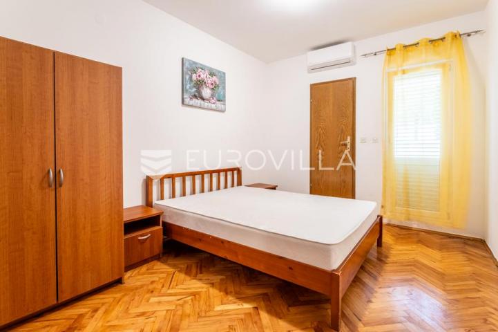 Omiš, Duće, prostrani dvosoban stan, 95,20 m²