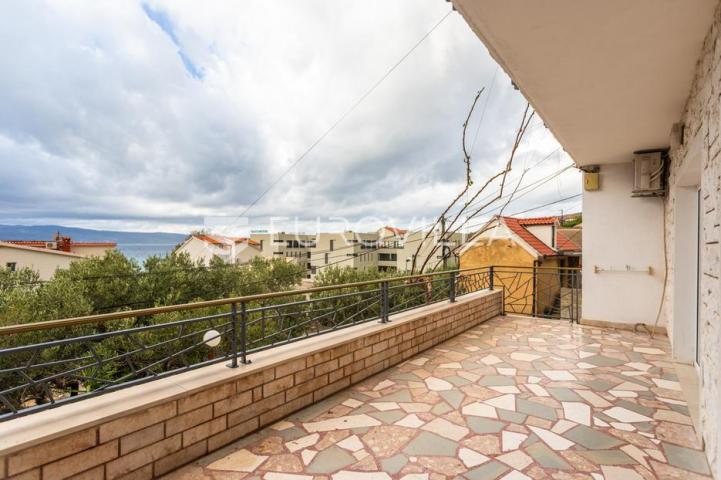 Omiš, Duće, prostrani dvosoban stan, 95,20 m²