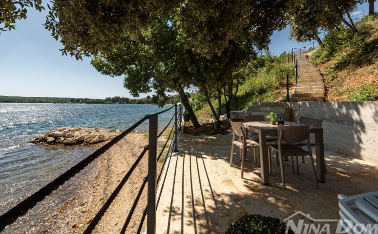 Luksuzna villa u 1. redu do mora – Posedarje, Zadar