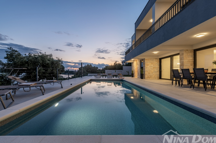 Luksuzna villa u 1. redu do mora – Posedarje, Zadar