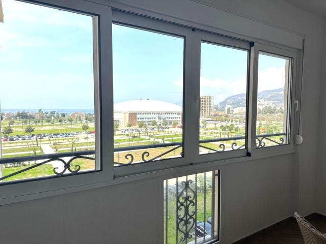 Spacious 85 m² apartment in the center of Bar with stunning views of the sea and mountains