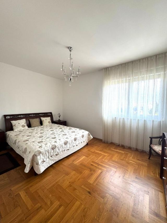 Spacious 85 m² apartment in the center of Bar with stunning views of the sea and mountains
