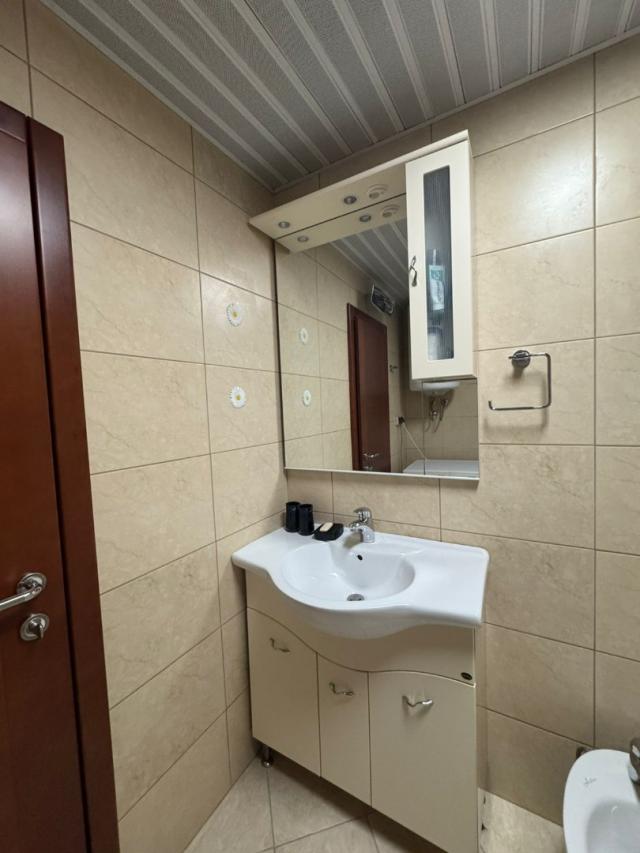 Spacious 85 m² apartment in the center of Bar with stunning views of the sea and mountains