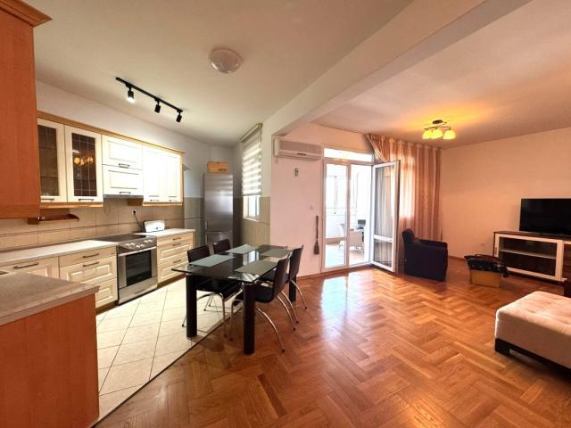 Spacious 85 m² apartment in the center of Bar with stunning views of the sea and mountains