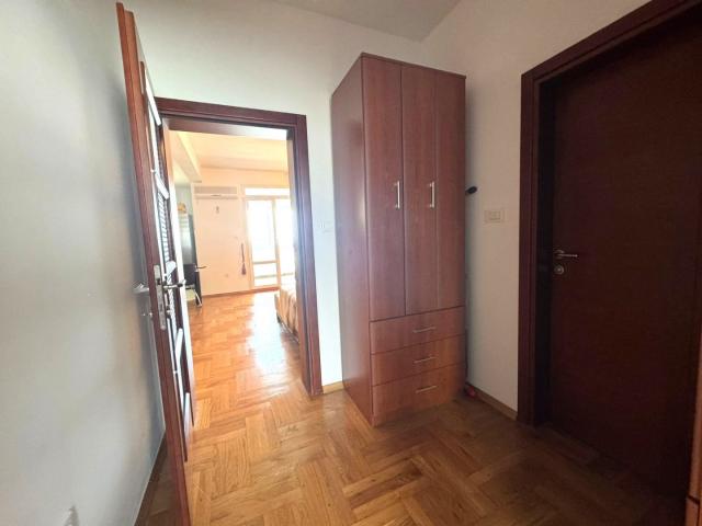 Spacious 85 m² apartment in the center of Bar with stunning views of the sea and mountains