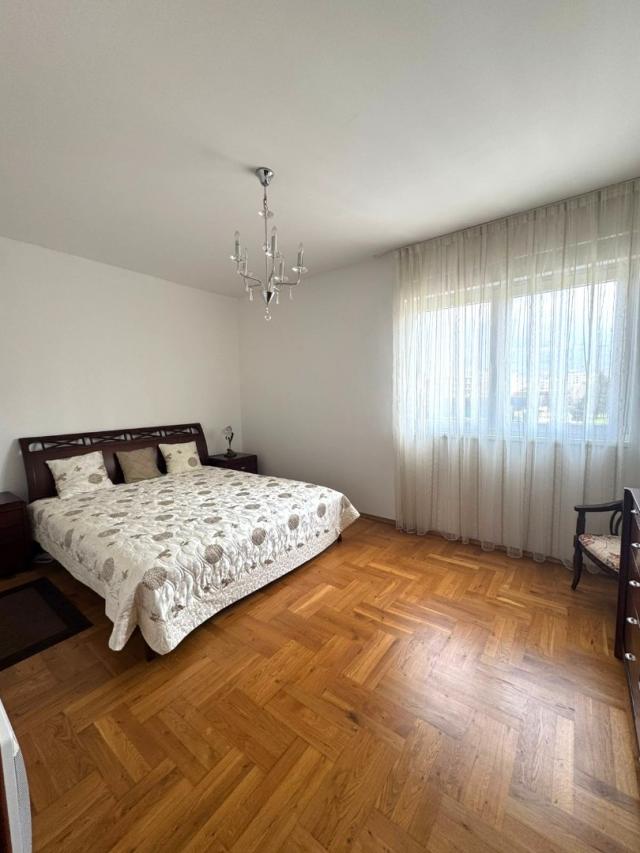 Spacious 85 m² apartment in the center of Bar with stunning views of the sea and mountains