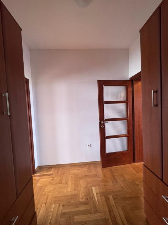 Spacious 85 m² apartment in the center of Bar with stunning views of the sea and mountains