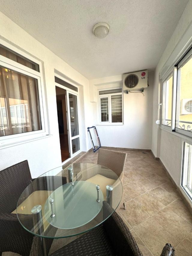 Spacious 85 m² apartment in the center of Bar with stunning views of the sea and mountains