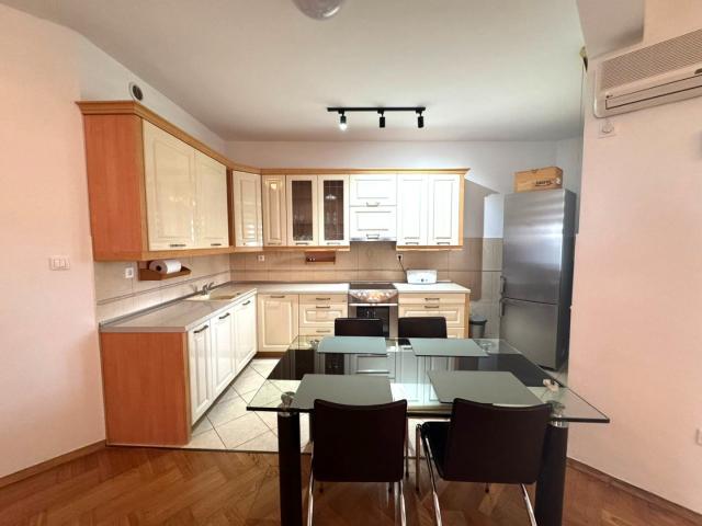 Spacious 85 m² apartment in the center of Bar with stunning views of the sea and mountains