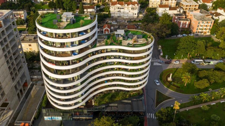 Izdavanje luksuznog jednosobnog stana sa pogledom na more u centru Budve – Royal Gardens (NA DUZI PE