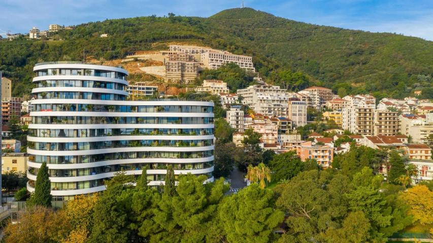 Izdavanje luksuznog jednosobnog stana sa pogledom na more u centru Budve – Royal Gardens (NA DUZI PE