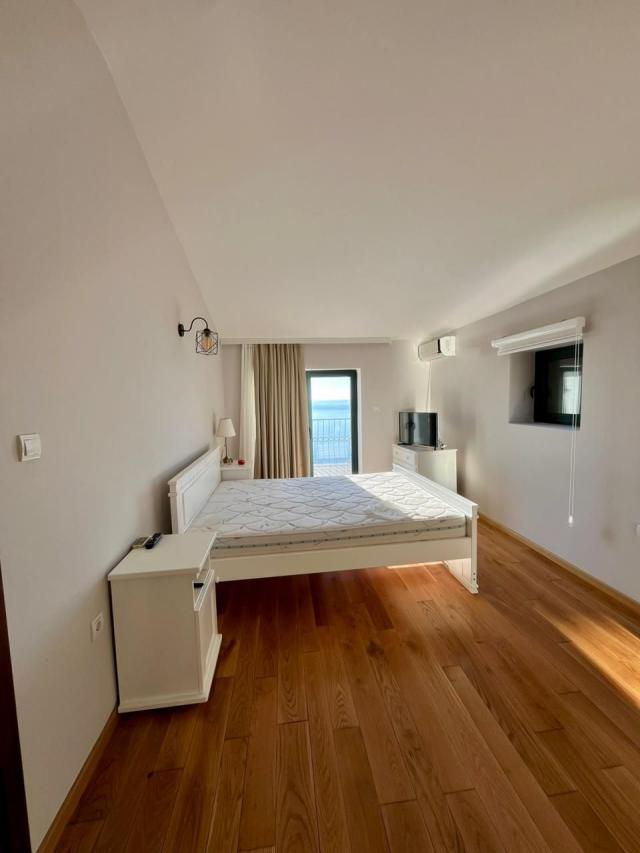 Vila sa 4 spavaće sobe, bazenom i roštiljem – Reževići (izdavanje na duzi period)
