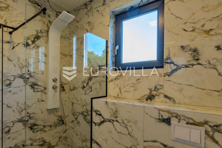 Varaždin, Centar, trosobni stan površine 153,03 m², NOVOGRADNJA