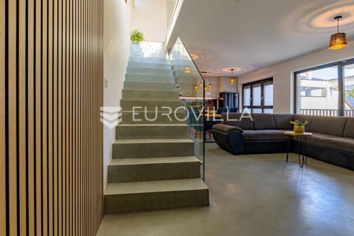 Varaždin, Centar, trosobni stan površine 153,03 m², NOVOGRADNJA