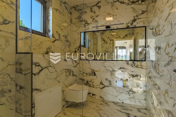 Varaždin, Centar, trosobni stan površine 153,03 m², NOVOGRADNJA