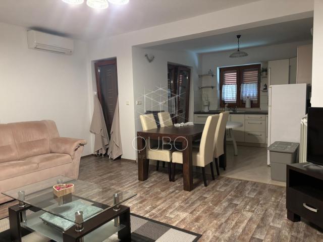Istra, Poreč – Samostojeća kuća s četiri odvojena stana 
