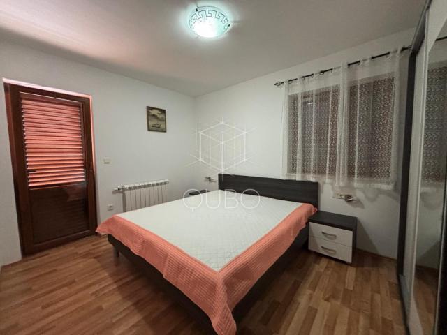 Istra, Poreč – Samostojeća kuća s četiri odvojena stana 
