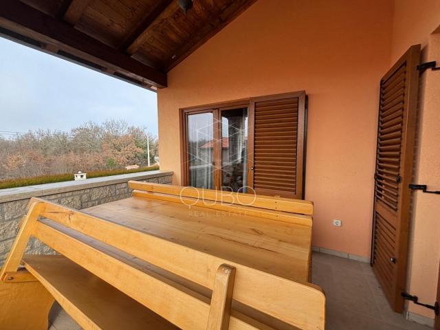 Istra, Poreč – Samostojeća kuća s četiri odvojena stana 