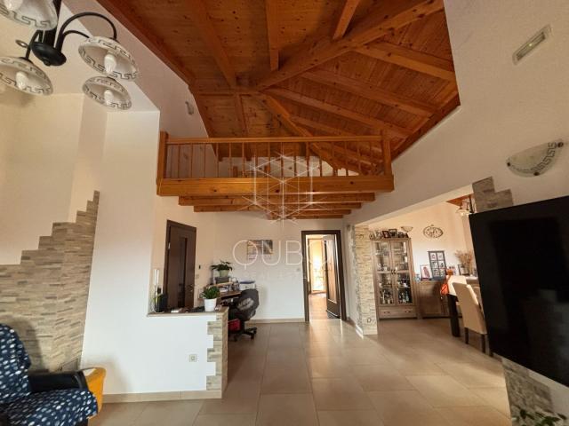 Istra, Poreč – Samostojeća kuća s četiri odvojena stana 