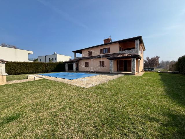 Istra, Poreč – Samostojeća kuća s četiri odvojena stana 