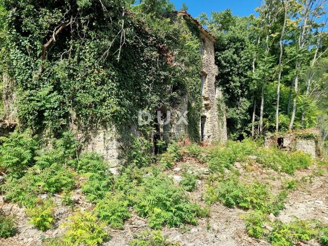 ISTRA, GROŽNJAN - Građevinsko zemljište na osami s panoramskim pogledom