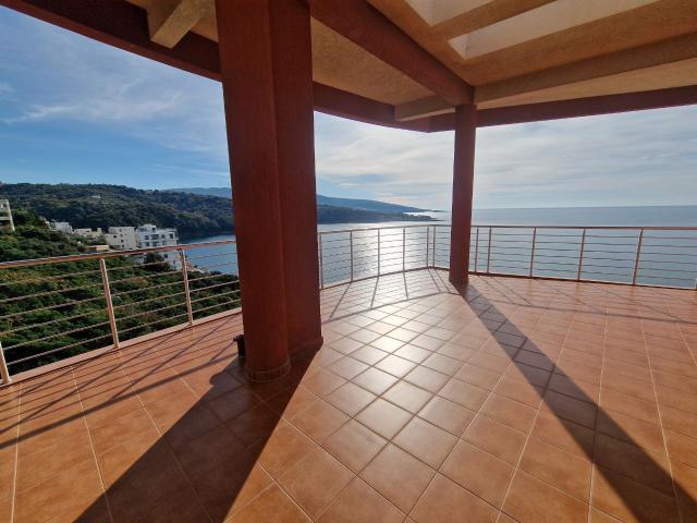 Luksuzni penthous na obali mora sa panoramskim pogledom, Dobre Vode, Bar