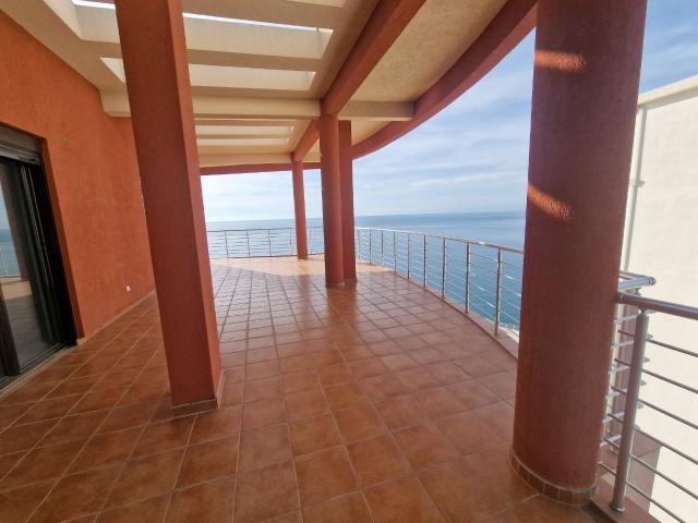 Luksuzni penthous na obali mora sa panoramskim pogledom, Dobre Vode, Bar