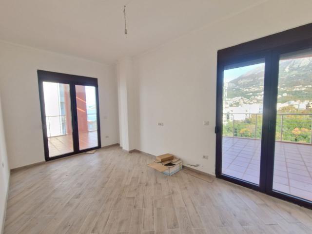 Dva penthaus apartmana na prvoj liniji mora, Dobre Vode, Bar