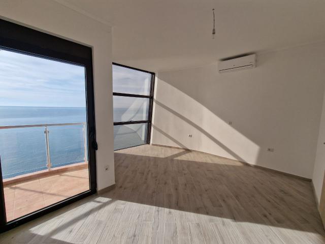 Dva penthaus apartmana na prvoj liniji mora, Dobre Vode, Bar
