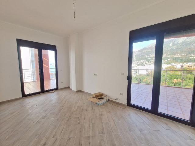 Dva penthaus apartmana na prvoj liniji mora, Dobre Vode, Bar