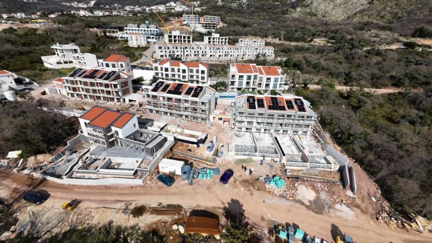 Luksuzna townhouse vila 176 m² sa privatnim bazenom i pogledom na more-Reževići, Budva