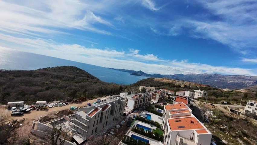 Luksuzna townhouse vila 176 m² sa privatnim bazenom i pogledom na more-Reževići, Budva