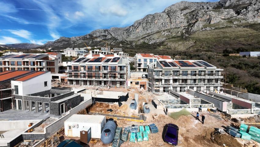 Luksuzna townhouse vila 176 m² sa privatnim bazenom i pogledom na more-Reževići, Budva