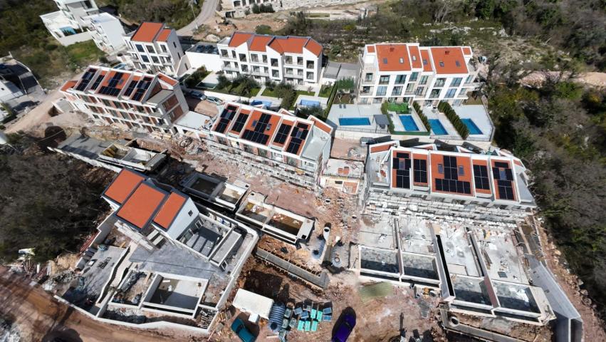 Luksuzna townhouse vila 176 m² sa privatnim bazenom i pogledom na more-Reževići, Budva