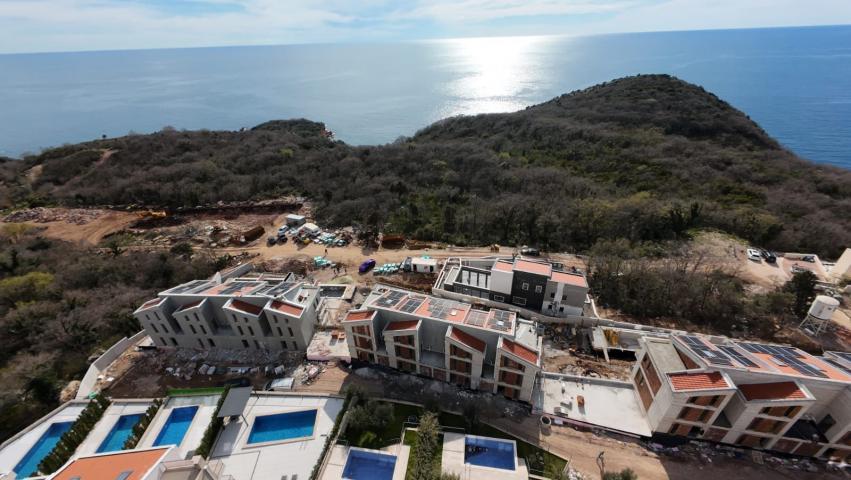 Luksuzna townhouse vila 176 m² sa privatnim bazenom i pogledom na more-Reževići, Budva
