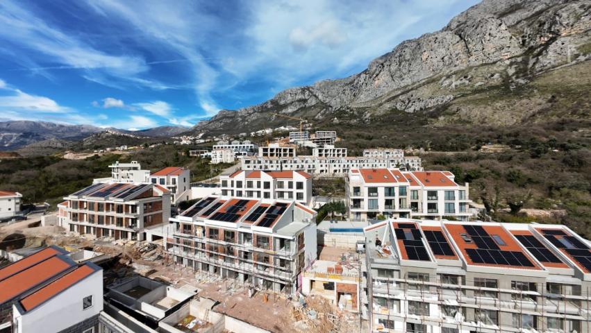 Luksuzna townhouse vila 176 m² sa privatnim bazenom i pogledom na more-Reževići, Budva