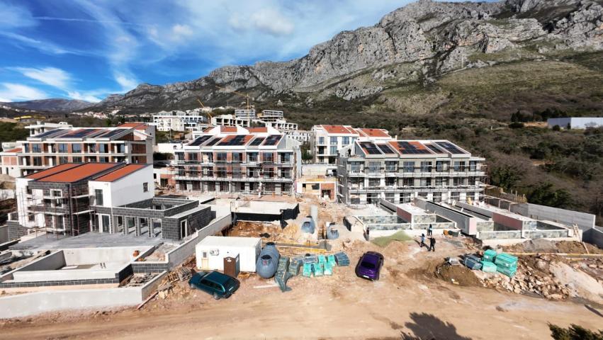 Luksuzna townhouse vila 176 m² sa privatnim bazenom i pogledom na more-Reževići, Budva