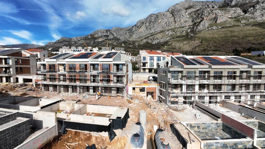 Luksuzna townhouse vila 176 m² sa privatnim bazenom i pogledom na more-Reževići, Budva
