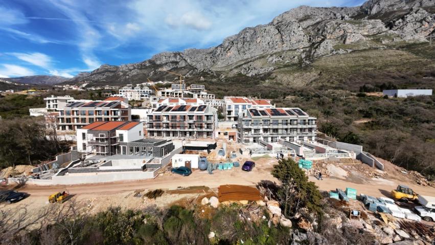 Luksuzna townhouse vila 176 m² sa privatnim bazenom i pogledom na more-Reževići, Budva