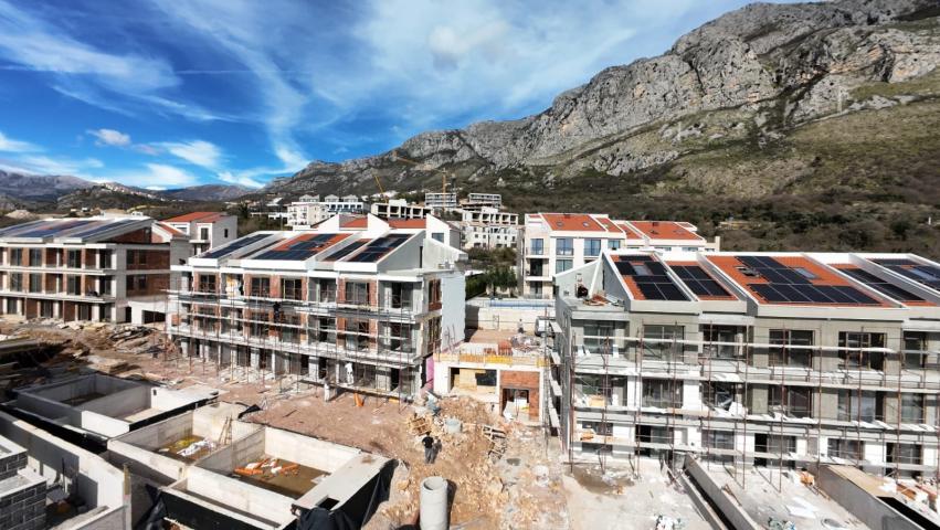Luksuzna townhouse vila 176 m² sa privatnim bazenom i pogledom na more-Reževići, Budva
