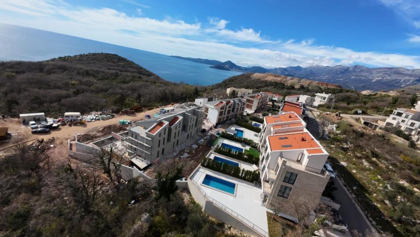 Luksuzna townhouse vila 176 m² sa privatnim bazenom i pogledom na more-Reževići, Budva