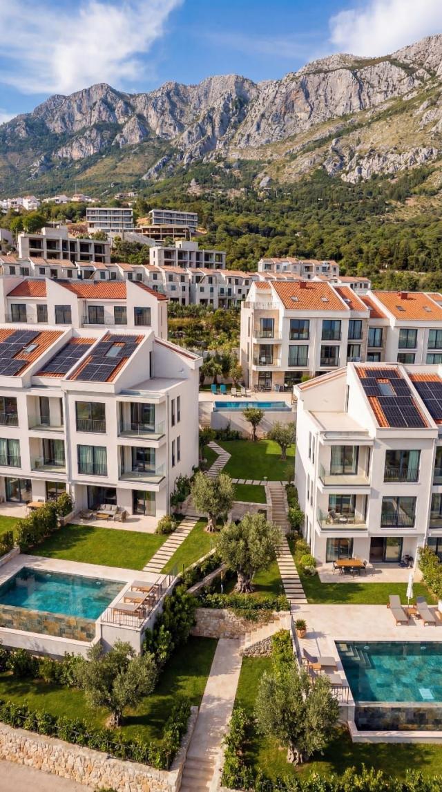 Luksuzna townhouse vila 176 m² sa privatnim bazenom i pogledom na more-Reževići, Budva