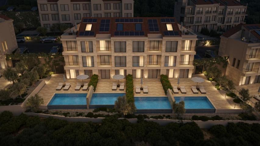 Luksuzna townhouse vila 176 m² sa privatnim bazenom i pogledom na more-Reževići, Budva