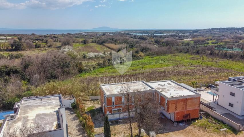 Ližnjan, kuća s bazenom i pogledom na more