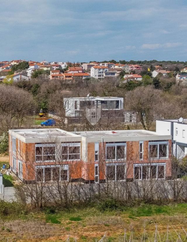 Ližnjan, kuća s bazenom i pogledom na more