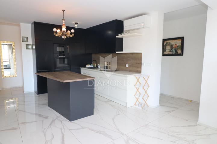 Dvoetažni apartman prvi red do mora nadomak Pule!