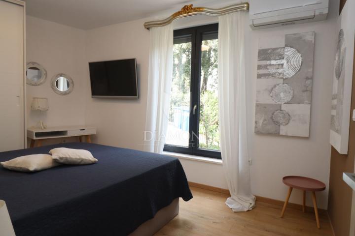 Dvoetažni apartman prvi red do mora nadomak Pule!