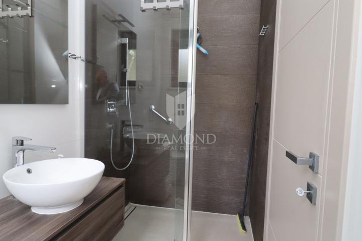 Dvoetažni apartman prvi red do mora nadomak Pule!