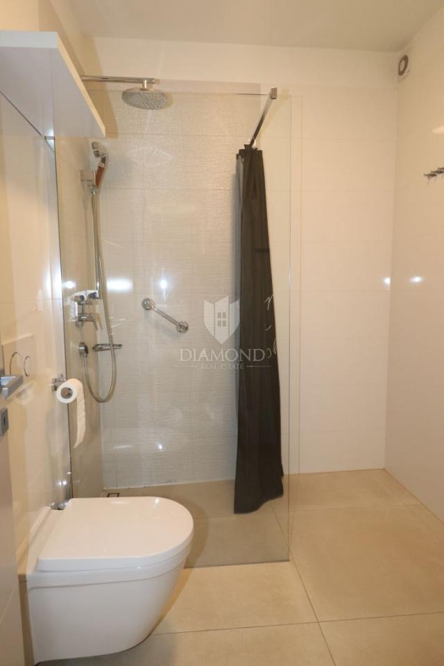 Dvoetažni apartman prvi red do mora nadomak Pule!